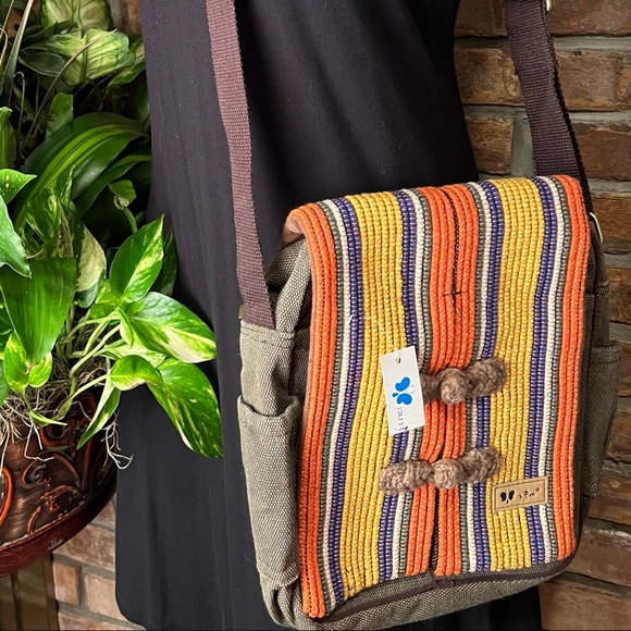 BNWT XIU TOTE STYLE BAG WITH VELCRO FLAP AND 6 POCKETS! - Picture 2 of 8